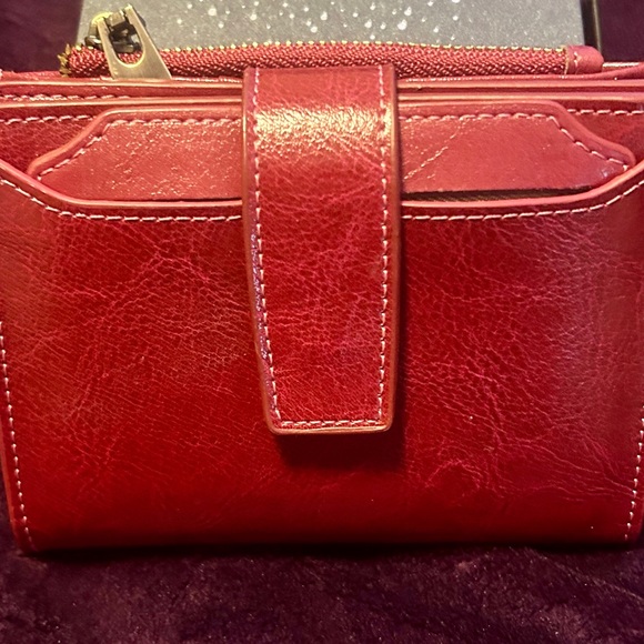 Women's Small Leather RFID Bifold Wallet - Picture 2 of 9